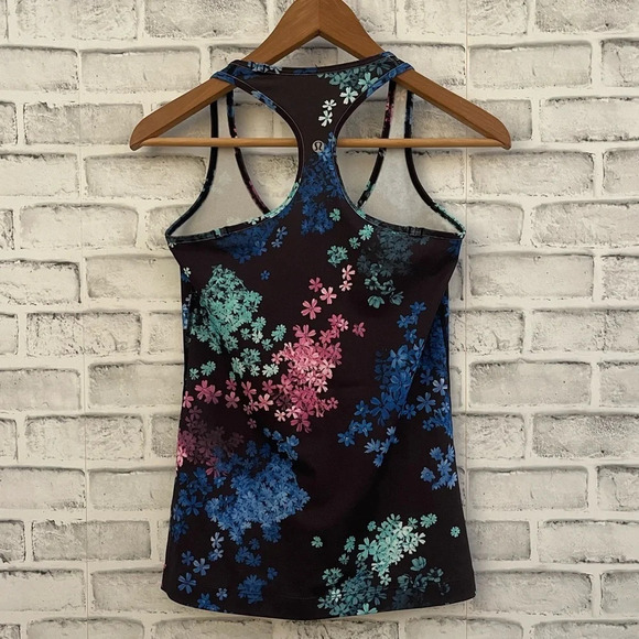 Women’s Lululemon cool racerback tank top black with flowers size 4 - Picture 2 of 5